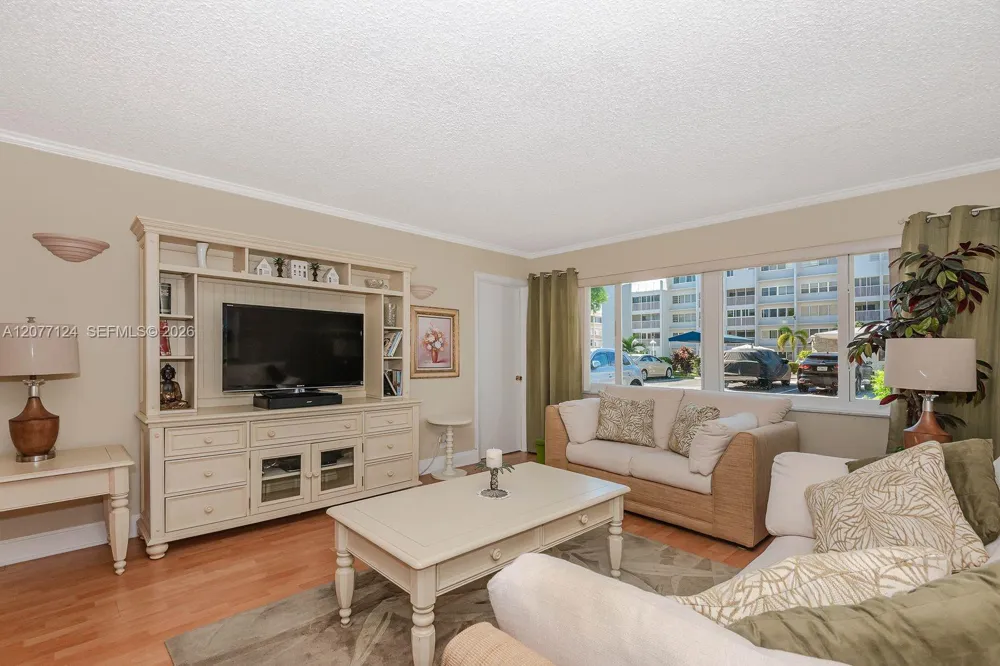 330 SE 2nd St #101H Hallandale Beach, FL 33009