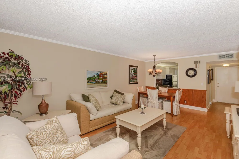 330 SE 2nd St #101H Hallandale Beach, FL 33009