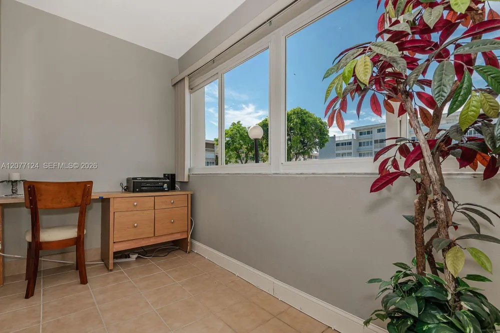 330 SE 2nd St #101H Hallandale Beach, FL 33009