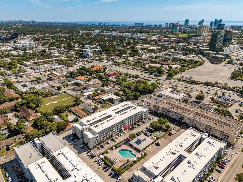 330 SE 2nd St #101H Hallandale Beach, FL 33009