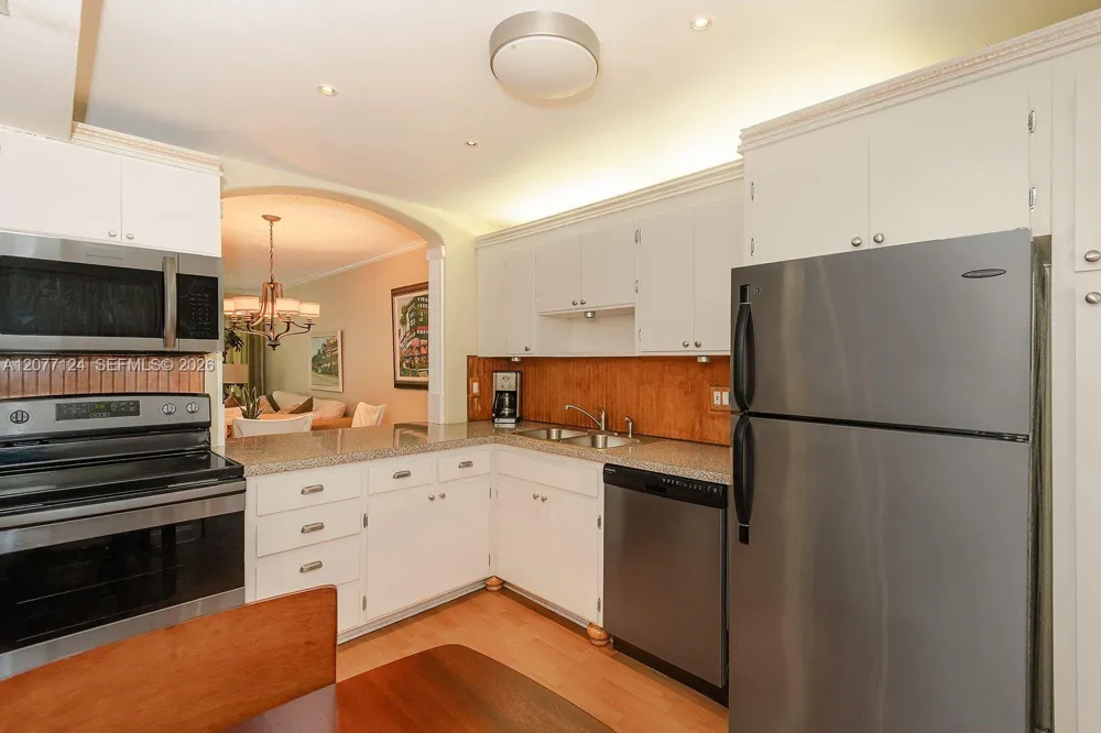 330 SE 2nd St #101H Hallandale Beach, FL 33009