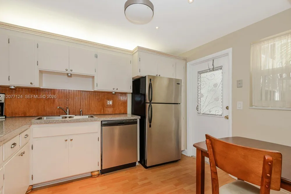 330 SE 2nd St #101H Hallandale Beach, FL 33009