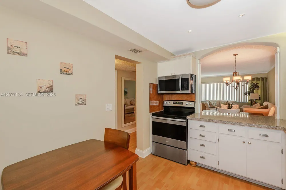 330 SE 2nd St #101H Hallandale Beach, FL 33009