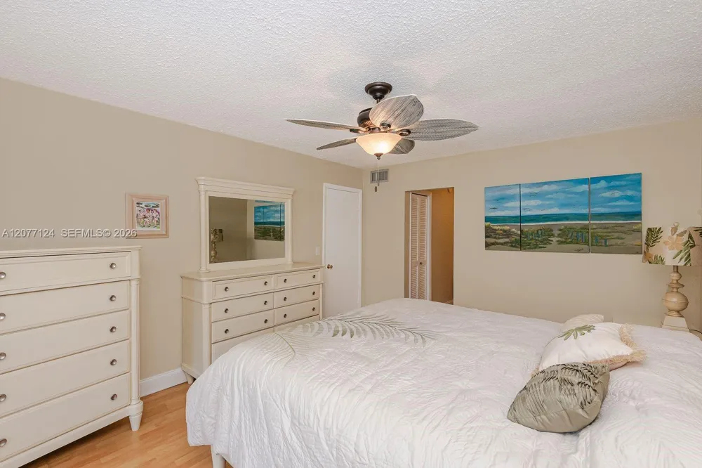 330 SE 2nd St #101H Hallandale Beach, FL 33009