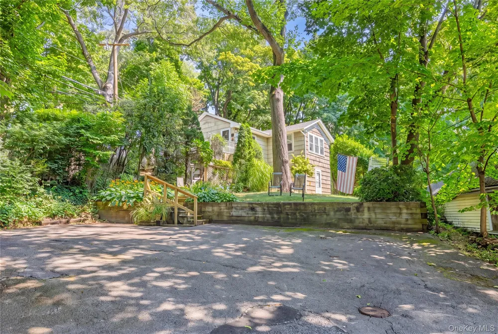 3 Lane M Huntington, NY 11743