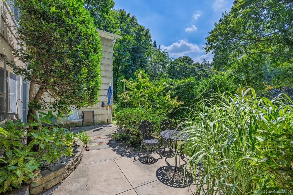 3 Lane M Huntington, NY 11743