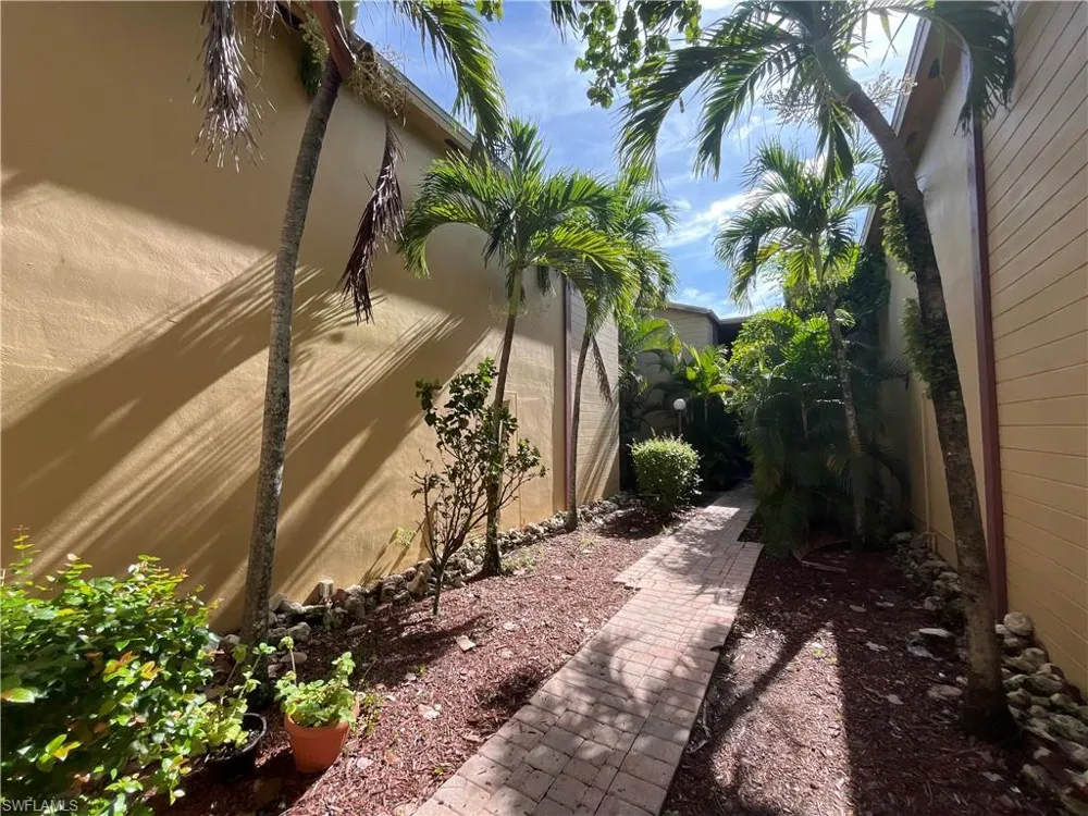 1915 Braman Avenue #4 Fort Myers, FL 33901