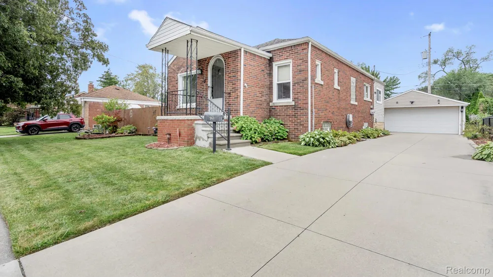 961 Capitol Avenue Lincoln Park City, MI 48146