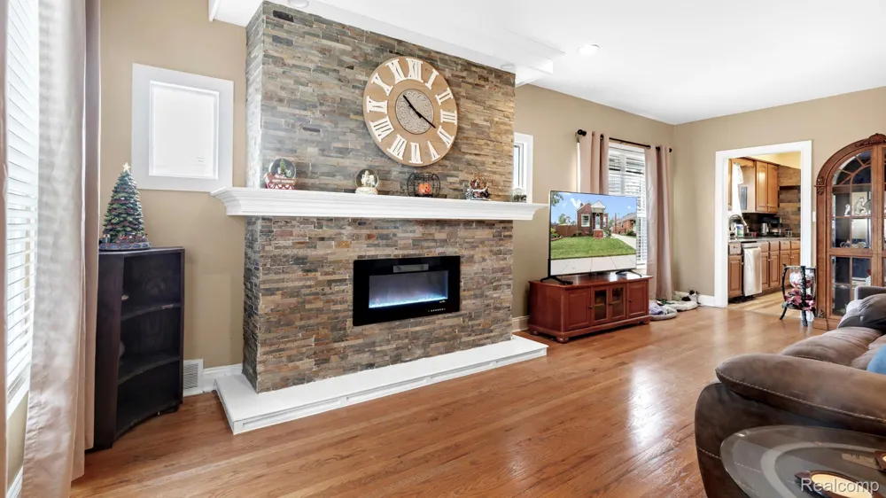 961 Capitol Avenue Lincoln Park City, MI 48146