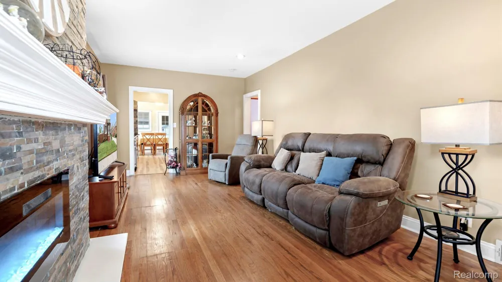 961 Capitol Avenue Lincoln Park City, MI 48146