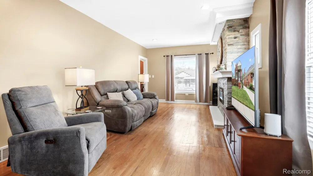 961 Capitol Avenue Lincoln Park City, MI 48146