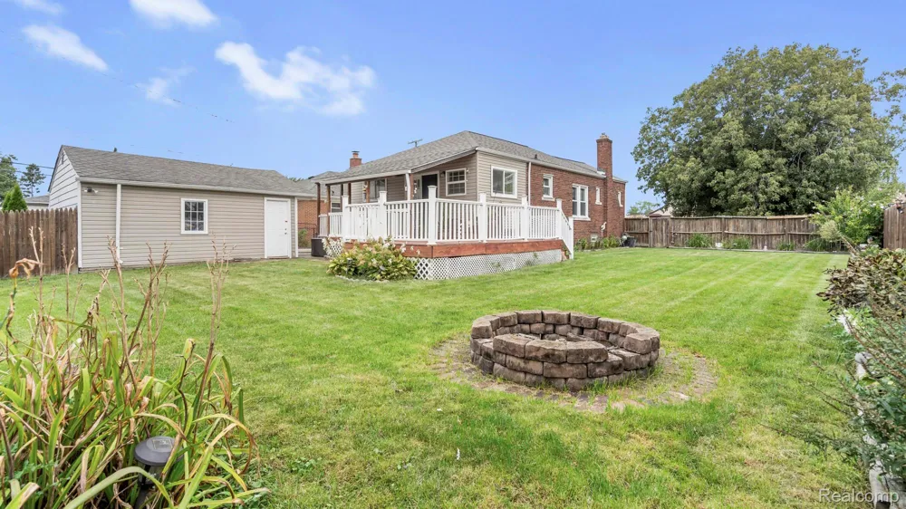 961 Capitol Avenue Lincoln Park City, MI 48146