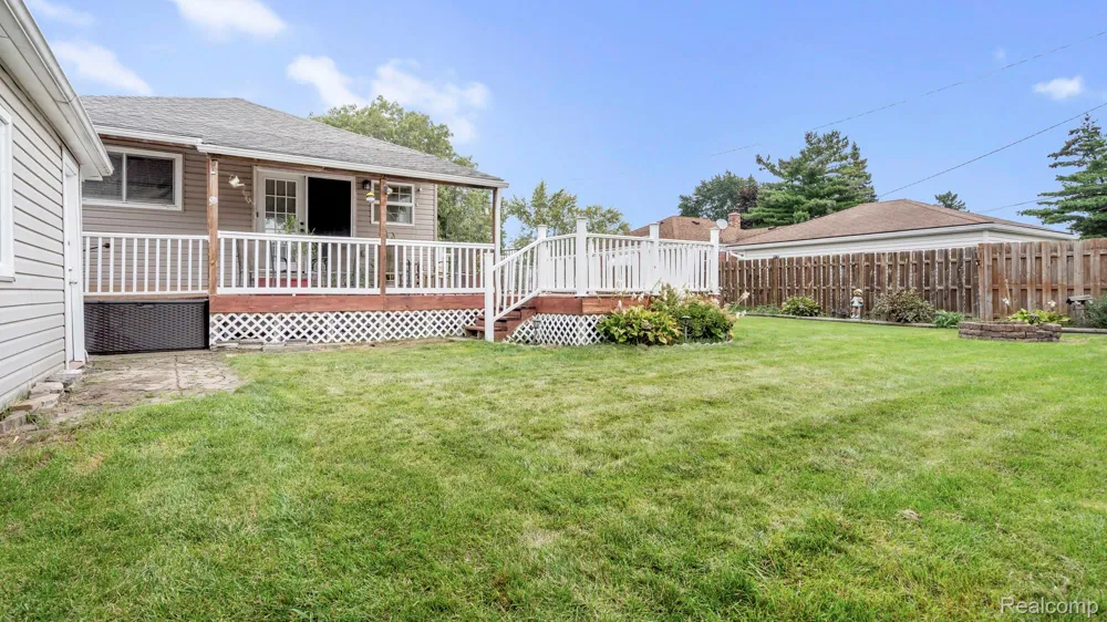 961 Capitol Avenue Lincoln Park City, MI 48146