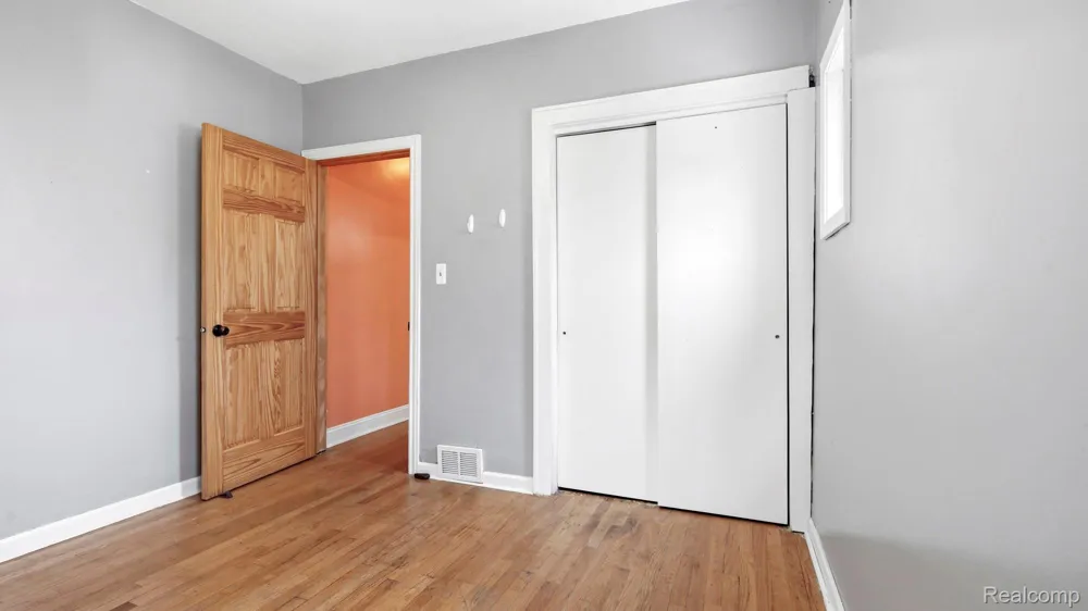 961 Capitol Avenue Lincoln Park City, MI 48146