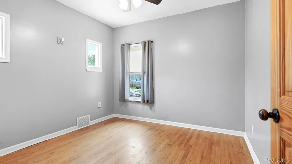 961 Capitol Avenue Lincoln Park City, MI 48146