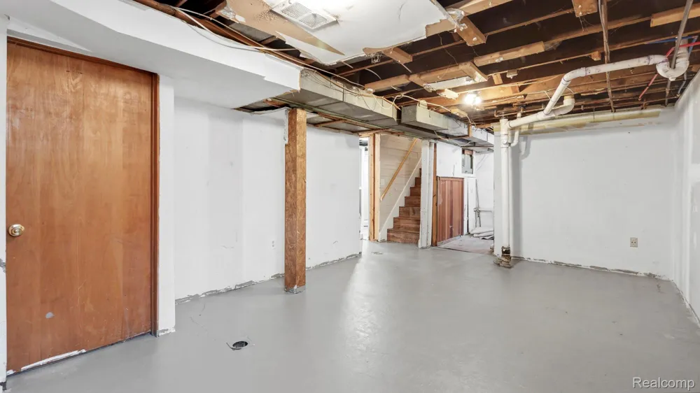 961 Capitol Avenue Lincoln Park City, MI 48146