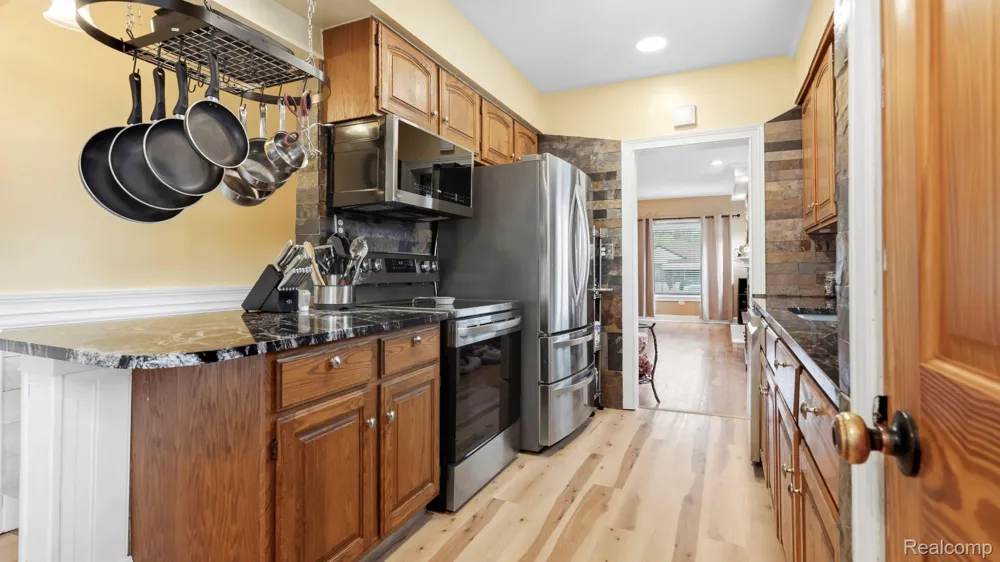 961 Capitol Avenue Lincoln Park City, MI 48146