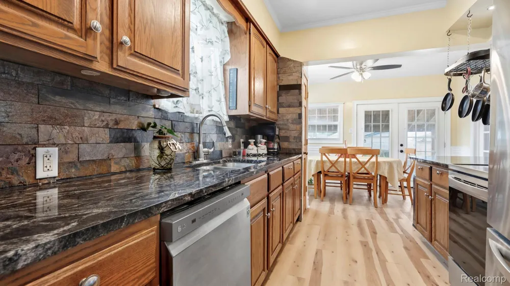 961 Capitol Avenue Lincoln Park City, MI 48146