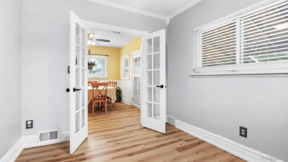 961 Capitol Avenue Lincoln Park City, MI 48146