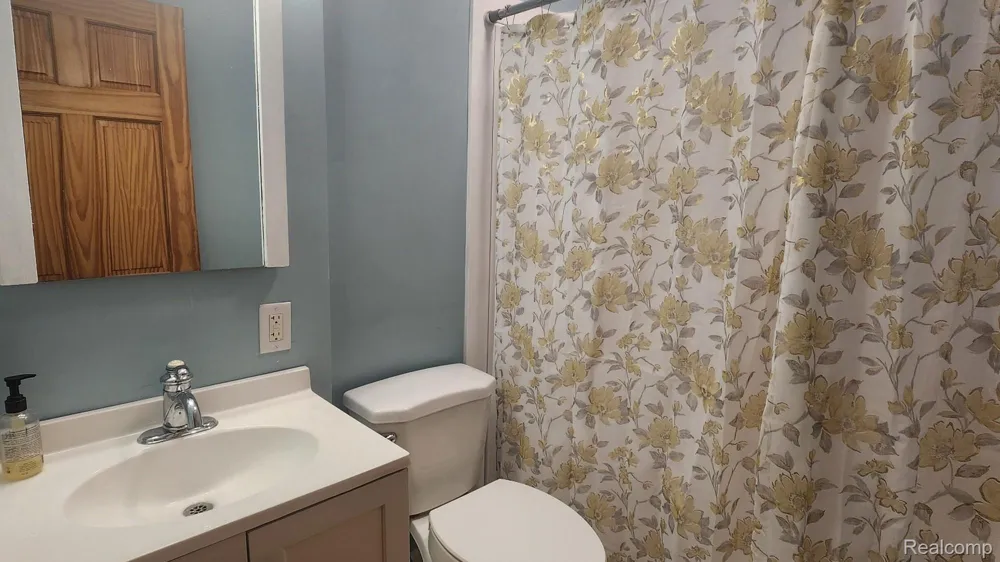 961 Capitol Avenue Lincoln Park City, MI 48146