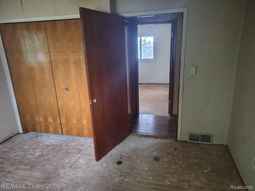 30501 W Jefferson Avenue Gibraltar City, MI 48173