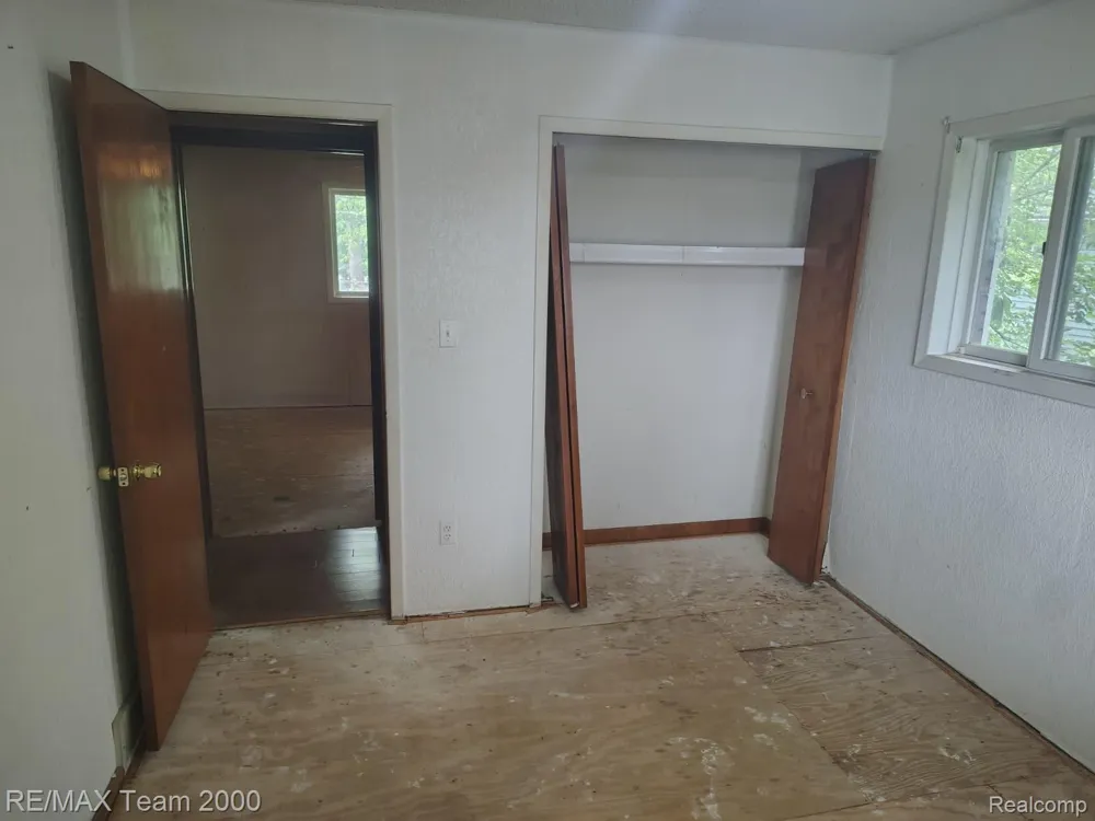 30501 W Jefferson Avenue Gibraltar City, MI 48173