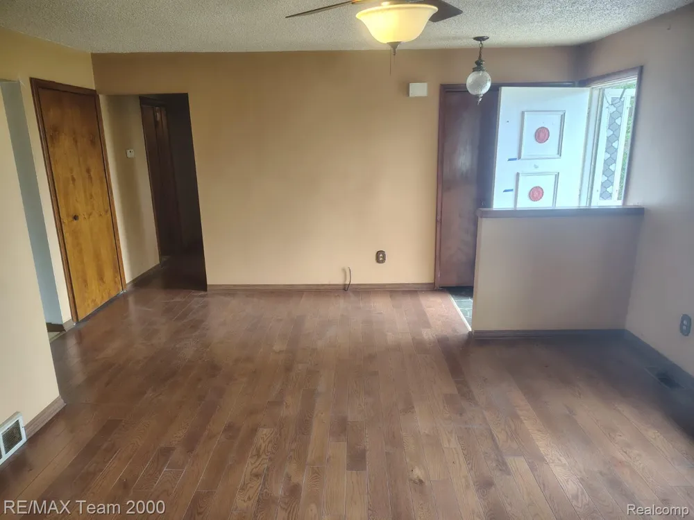 30501 W Jefferson Avenue Gibraltar City, MI 48173