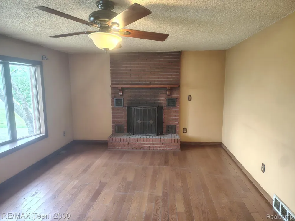 30501 W Jefferson Avenue Gibraltar City, MI 48173