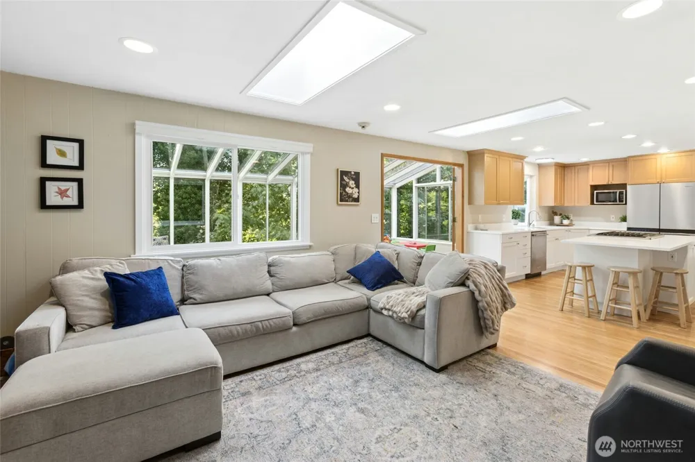 12406 SE 47th Street Bellevue, WA 98006