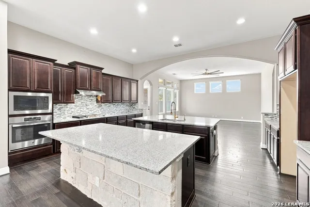 5676 HIGH FOREST DR New Braunfels, TX 78132