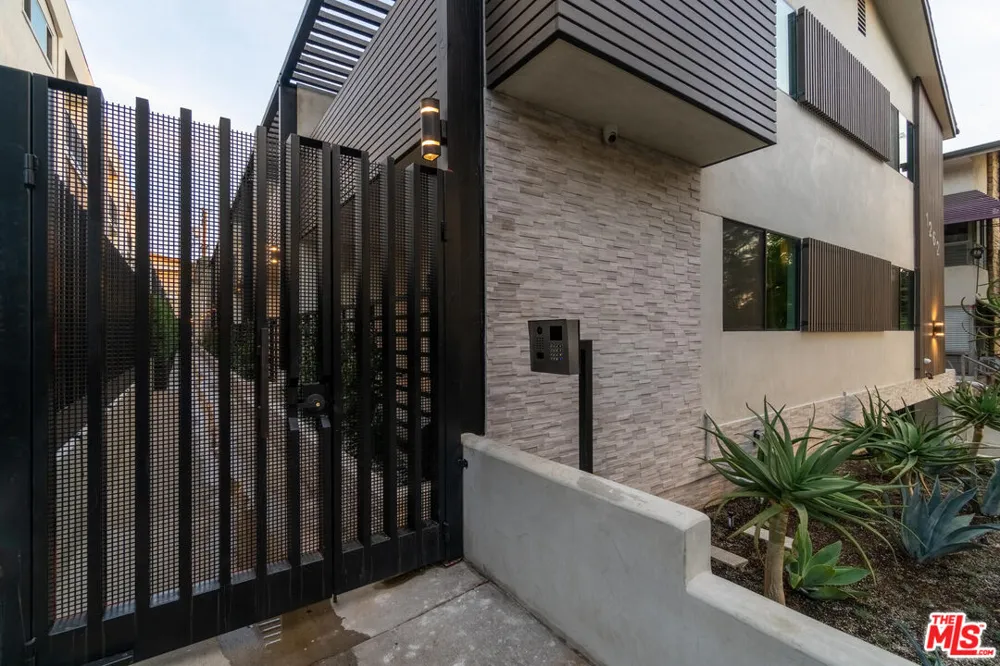 1262 Sweetzer Avenue West Hollywood, CA 90069