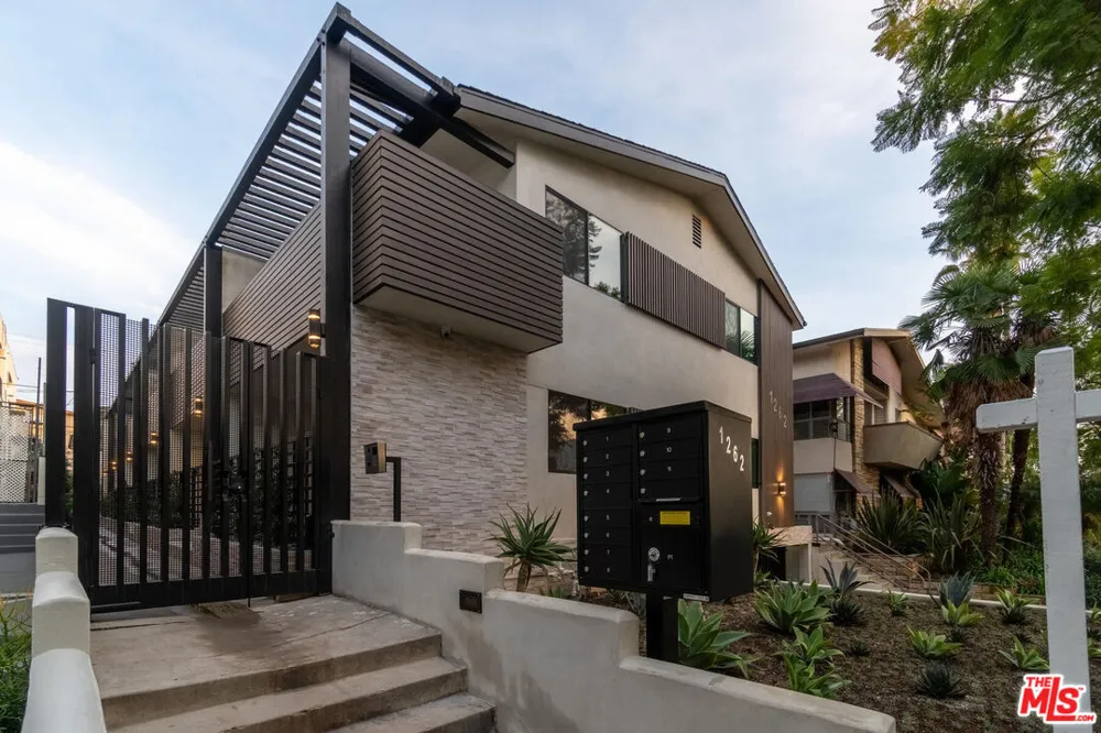1262 Sweetzer Avenue West Hollywood, CA 90069