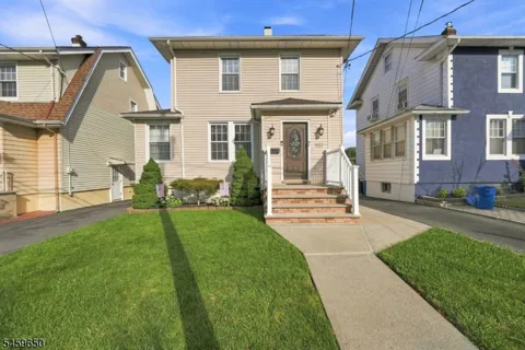 1022 Falls Ter