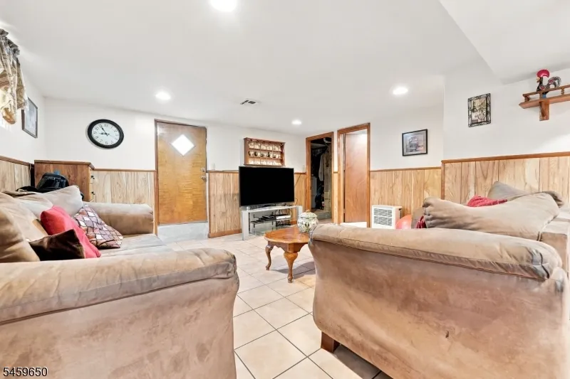 1022 Falls Ter Union, NJ 07083