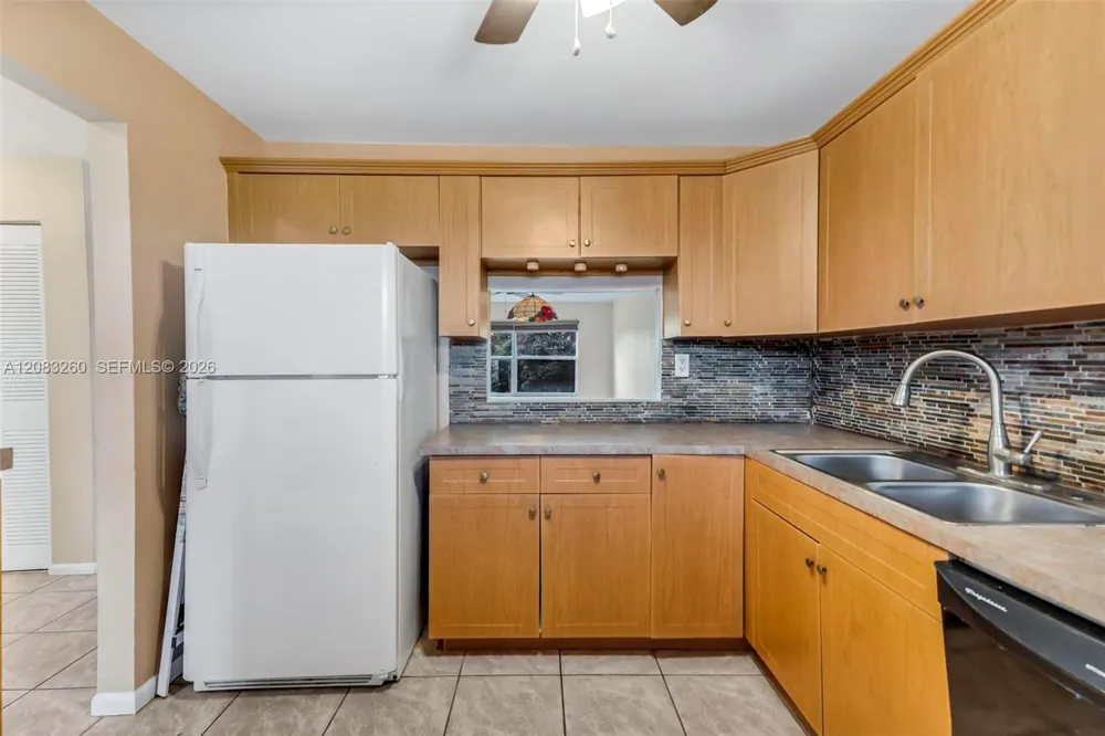 6570 Royal Palm Blvd #302J Margate, FL 33063