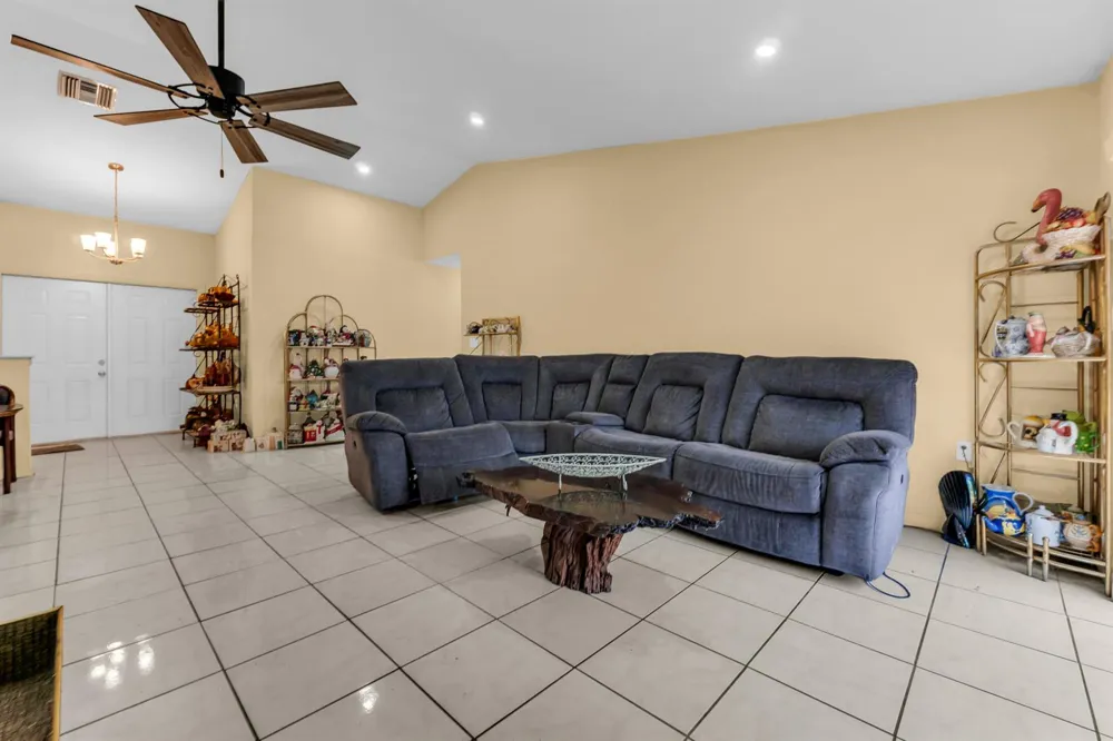 4941 NW 83rd Avenue Lauderhill, FL 33351