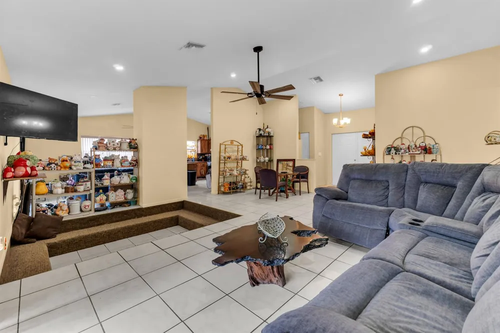 4941 NW 83rd Avenue Lauderhill, FL 33351