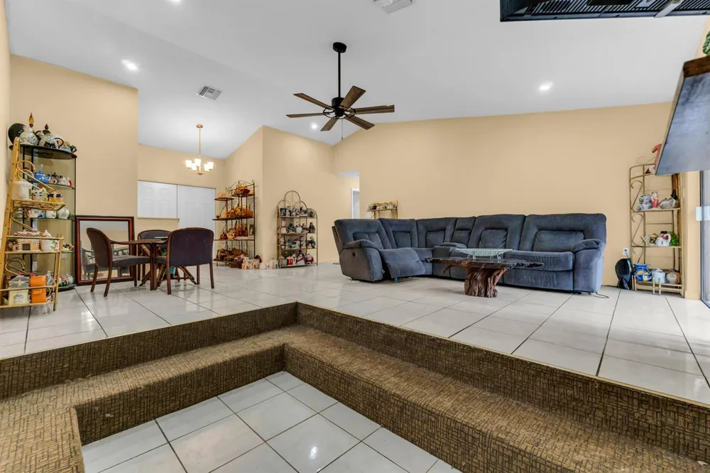 4941 NW 83rd Avenue Lauderhill, FL 33351