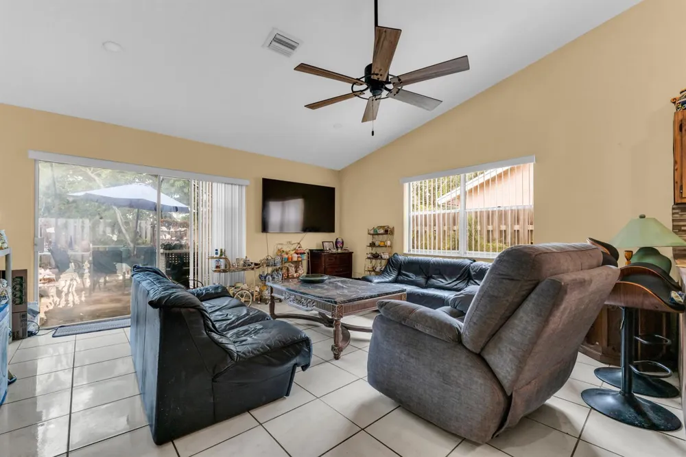 4941 NW 83rd Avenue Lauderhill, FL 33351