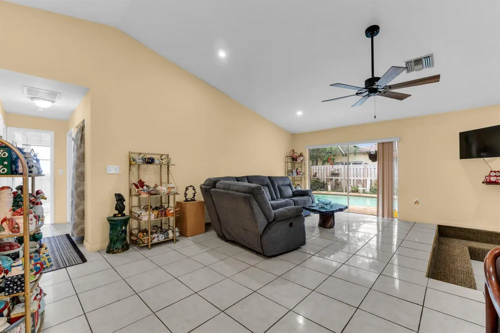 4941 NW 83rd Avenue Lauderhill, FL 33351