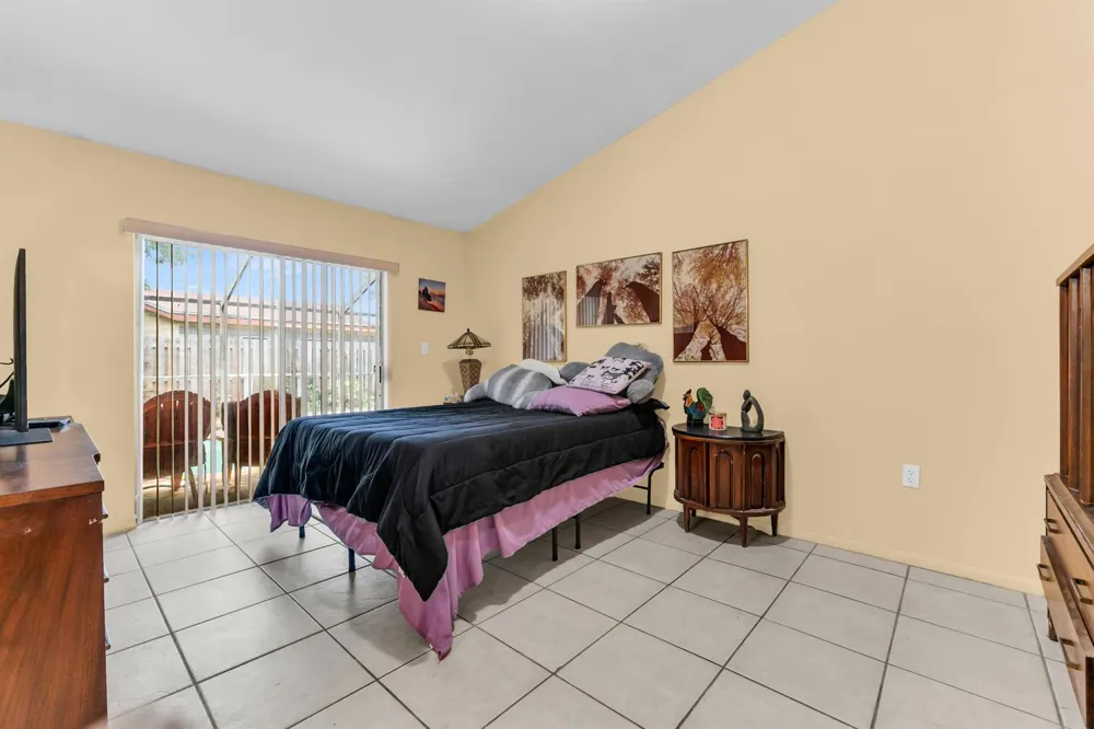 4941 NW 83rd Avenue Lauderhill, FL 33351