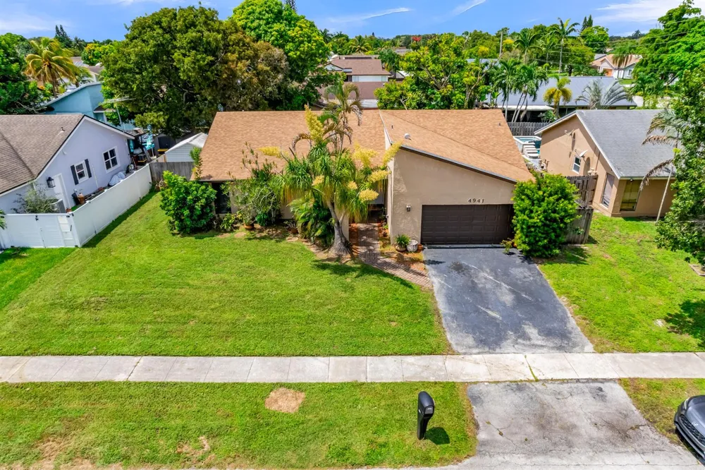 4941 NW 83rd Avenue Lauderhill, FL 33351