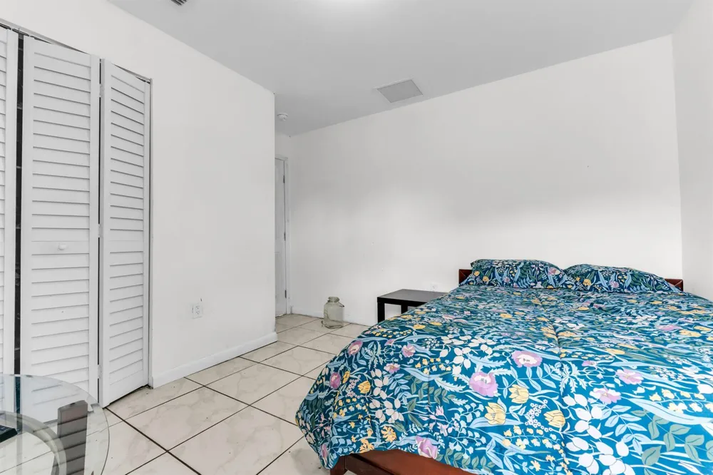 4941 NW 83rd Avenue Lauderhill, FL 33351