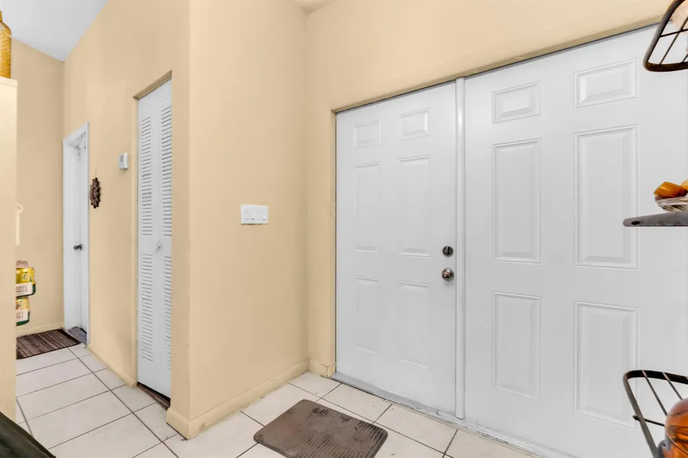 4941 NW 83rd Avenue Lauderhill, FL 33351