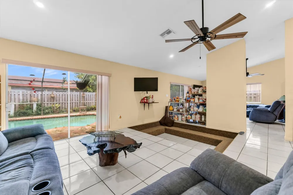 4941 NW 83rd Avenue Lauderhill, FL 33351