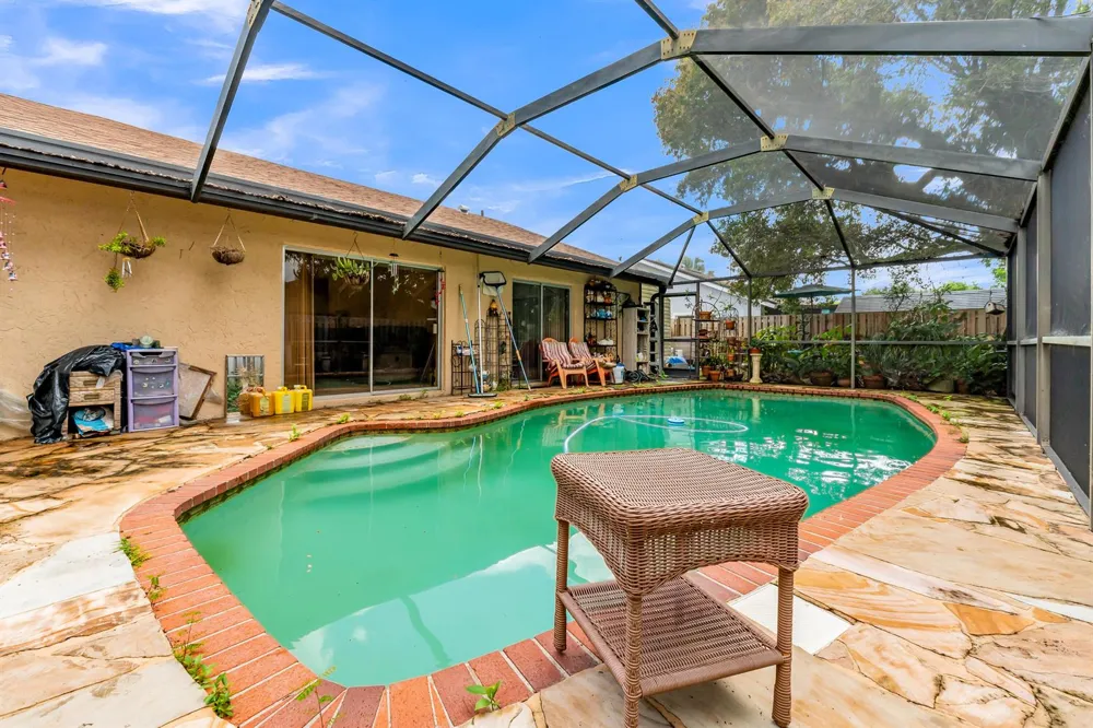 4941 NW 83rd Avenue Lauderhill, FL 33351