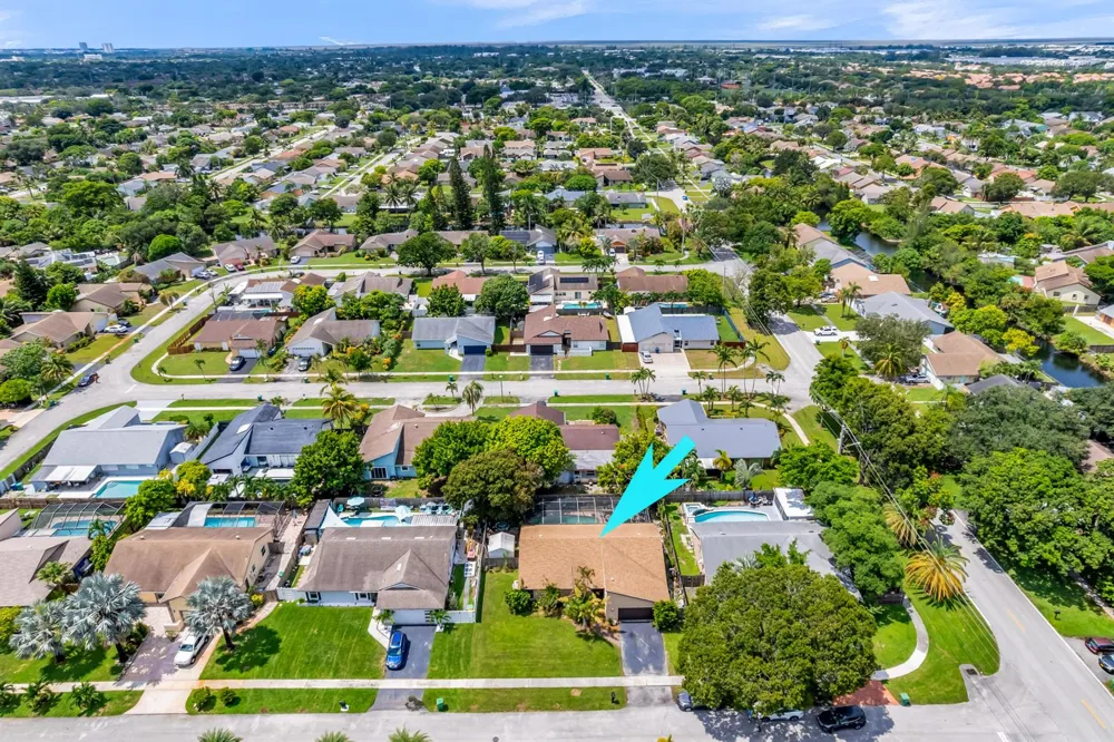 4941 NW 83rd Avenue Lauderhill, FL 33351