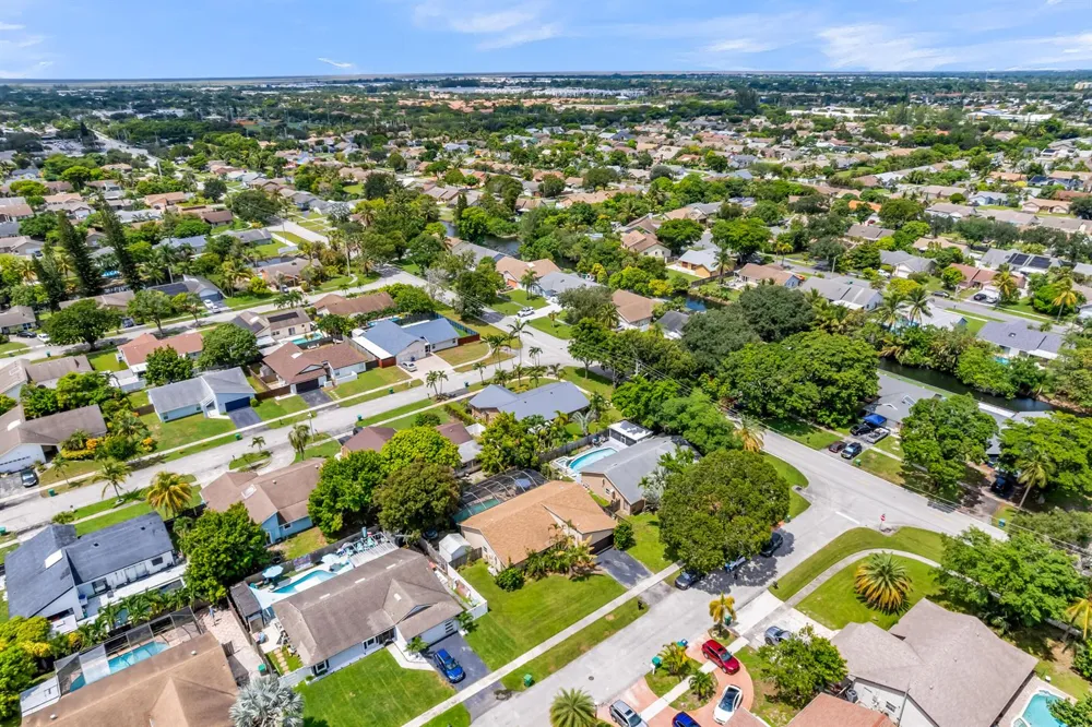 4941 NW 83rd Avenue Lauderhill, FL 33351