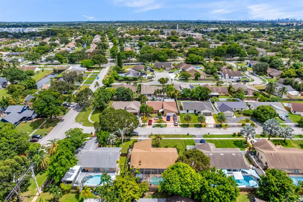 4941 NW 83rd Avenue Lauderhill, FL 33351