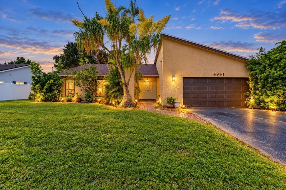 4941 NW 83rd Avenue Lauderhill, FL 33351